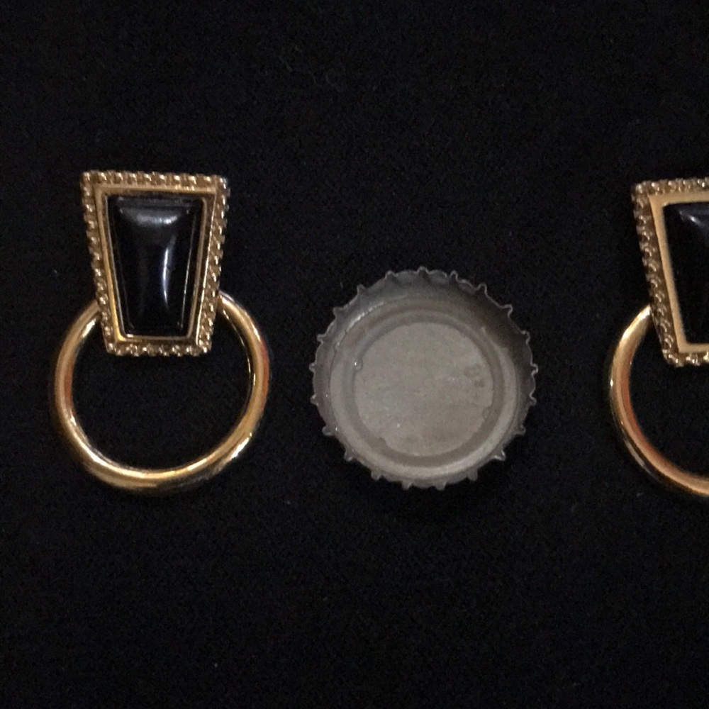 Doorknocker earrings - Picture 3 of 3
